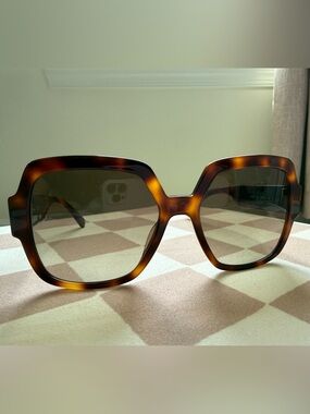 Oversized 70’s-style square sunglasses by Longchamp, like new condition